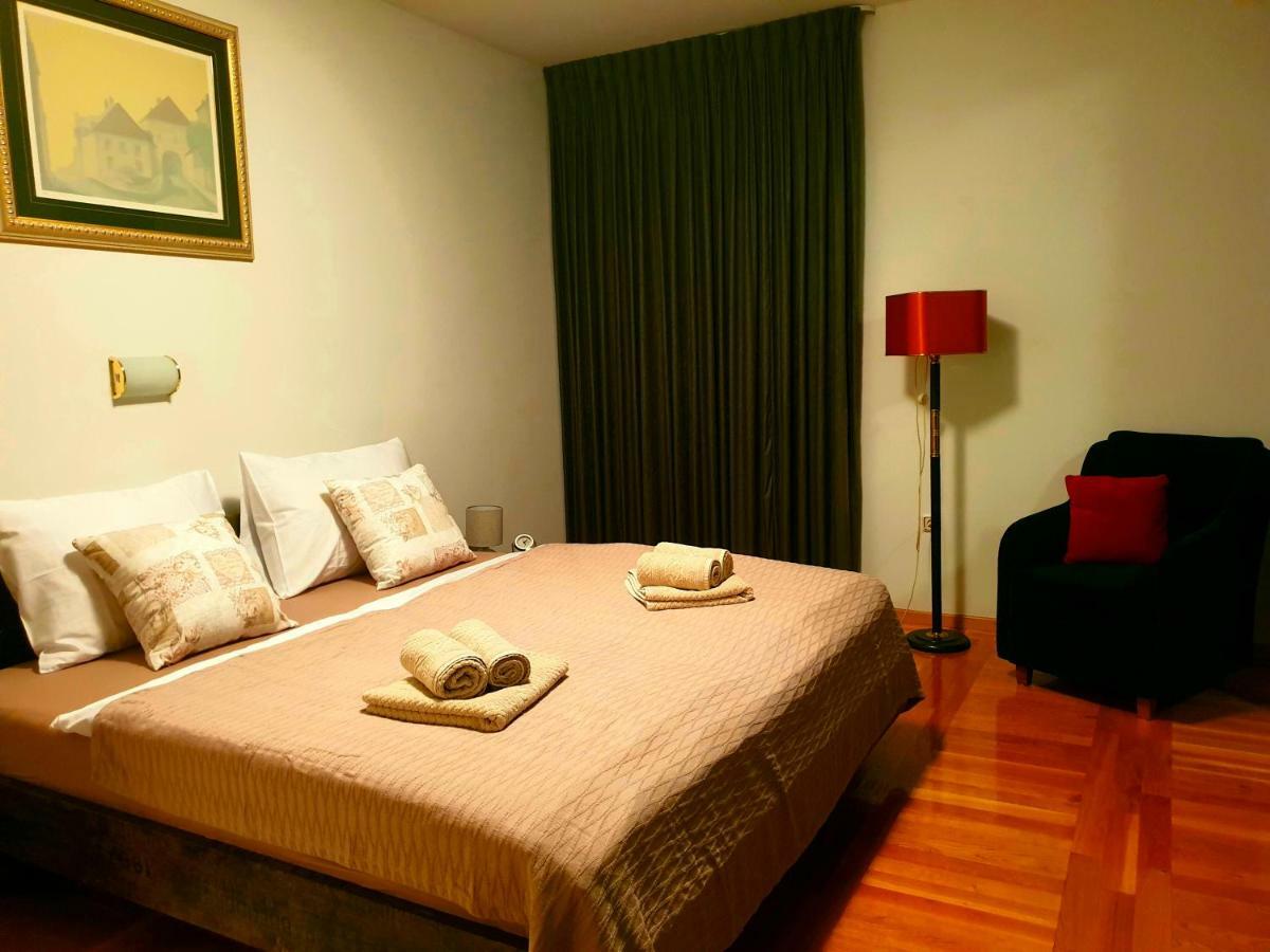 Exclusive In The Center Of Lions Den 2 Zagabria